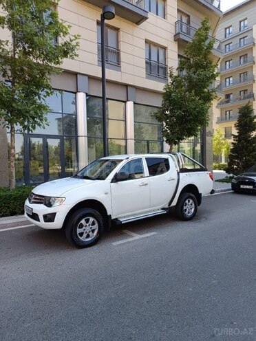Mitsubishi L200-10