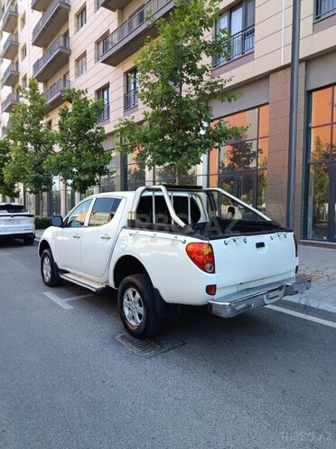 Mitsubishi L200-8
