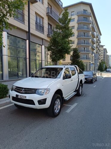 Mitsubishi L200-12