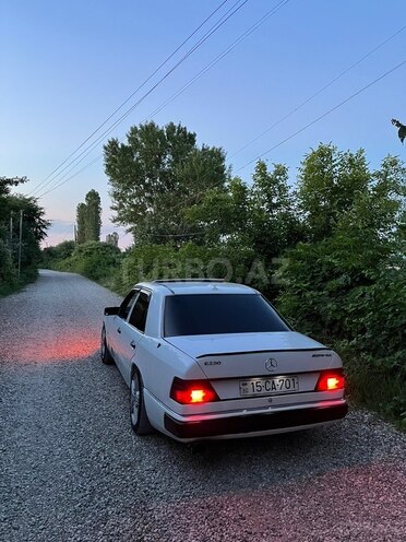 Mercedes 230 E-2
