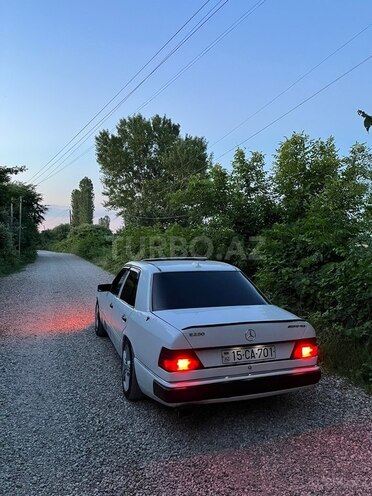 Mercedes 230 E-4