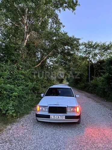Mercedes 230 E-3