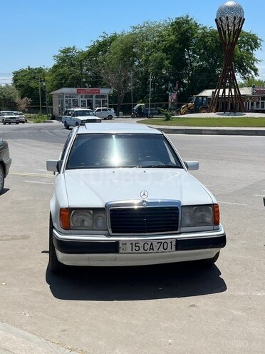 Mercedes 230 E-5