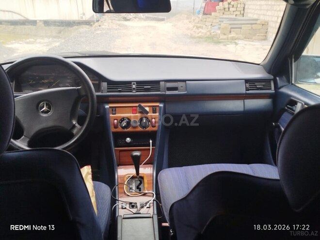 Mercedes 230 E-7