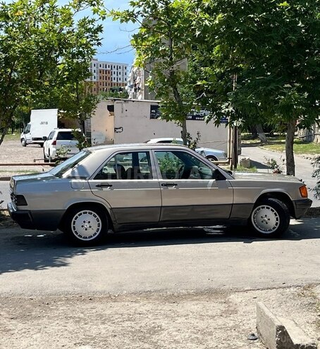 Mercedes 190-9