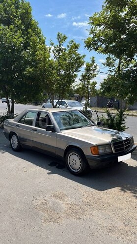 Mercedes 190-8