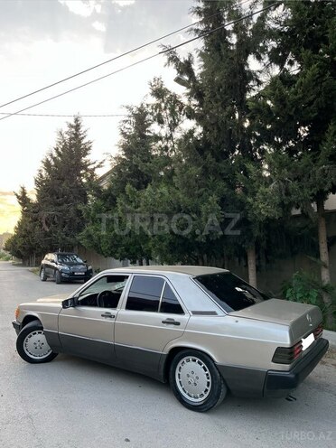 Mercedes 190-5