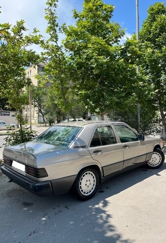 Mercedes 190-10