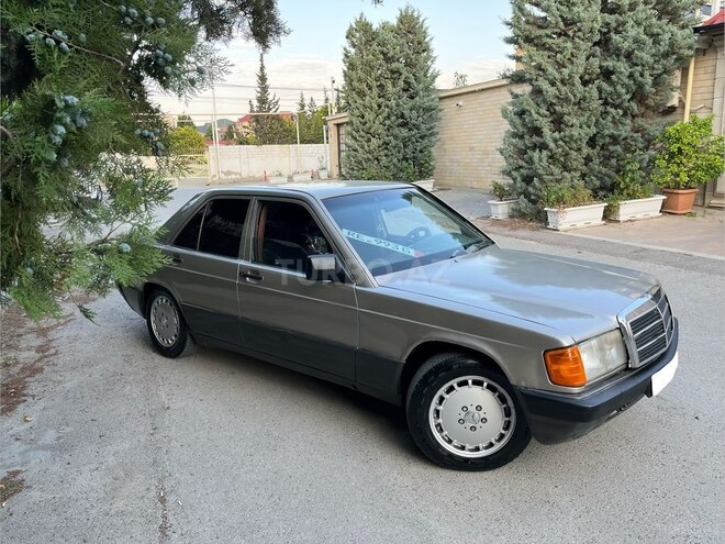 Mercedes 190-1