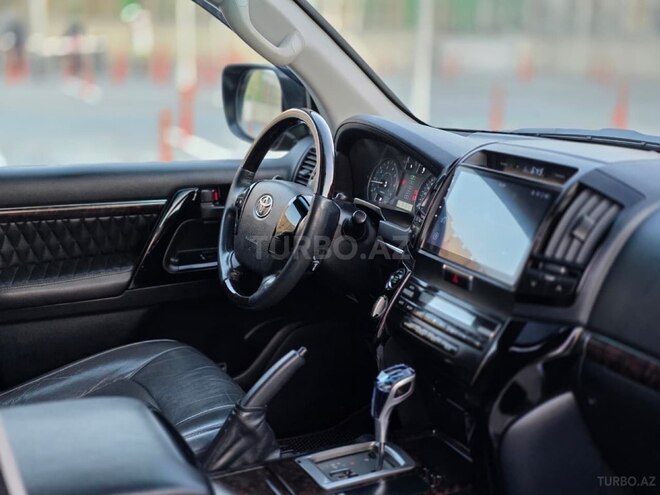 Toyota Land Cruiser-10