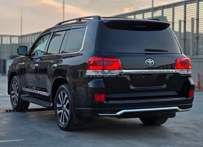 Toyota Land Cruiser-9