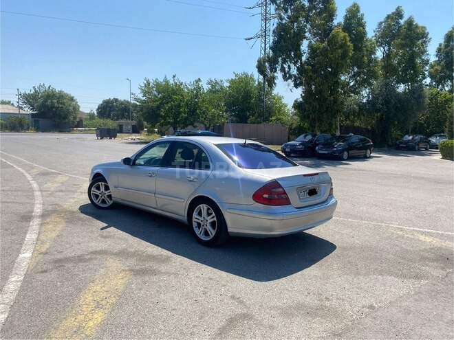 Mercedes E 270-6