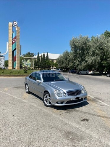 Mercedes E 270-1