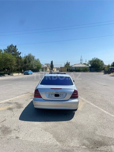 Mercedes E 270-2