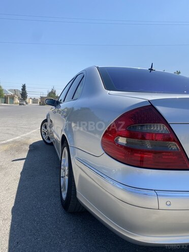 Mercedes E 270-8