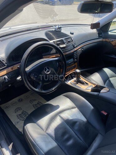 Mercedes E 270-12