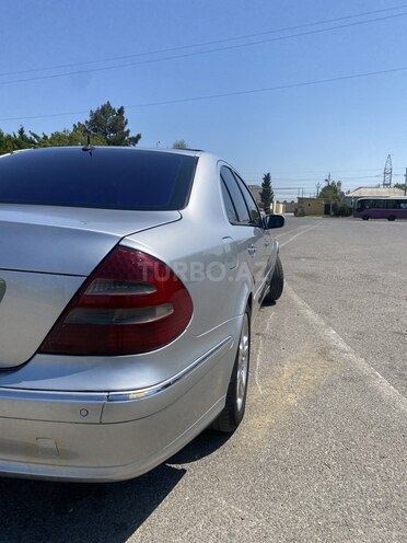 Mercedes E 270-7