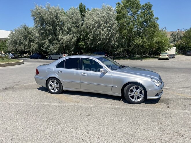 Mercedes E 270-4