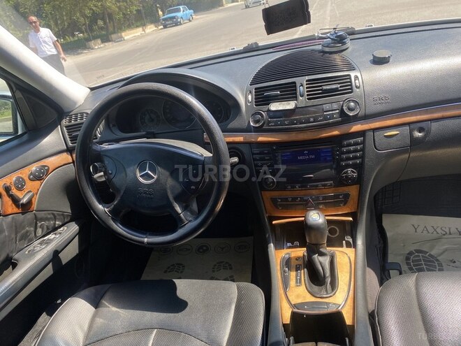 Mercedes E 270-3