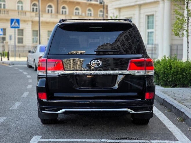 Toyota Land Cruiser-8