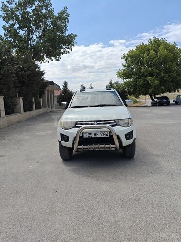 Mitsubishi L200-1