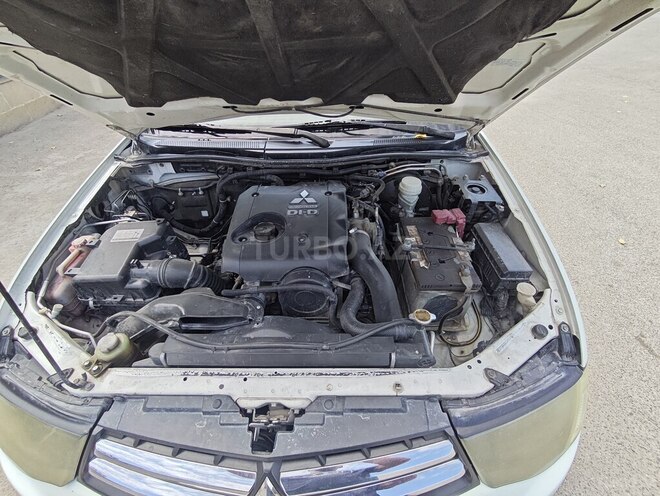 Mitsubishi L200-8