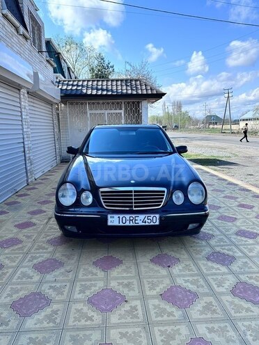 Mercedes E 280-1