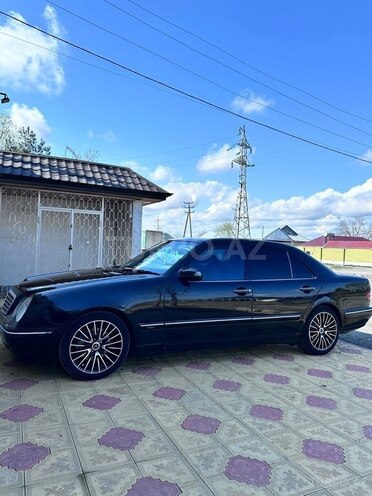 Mercedes E 280-4