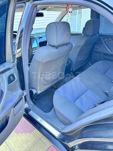 Mercedes E 280-10