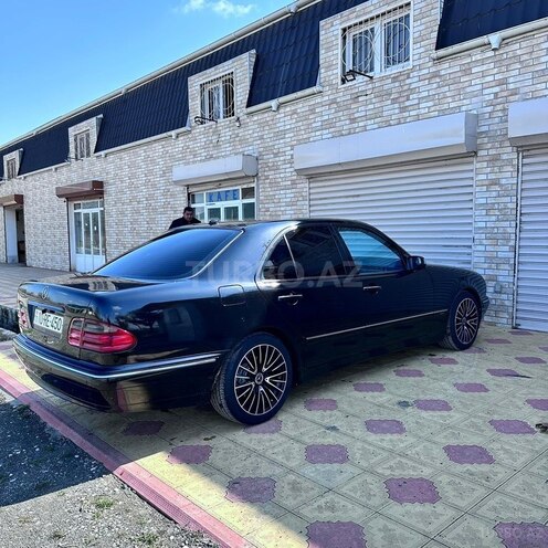Mercedes E 280-7