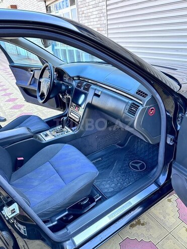 Mercedes E 280-9
