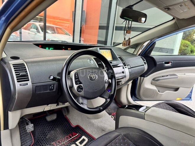 Toyota Prius-12