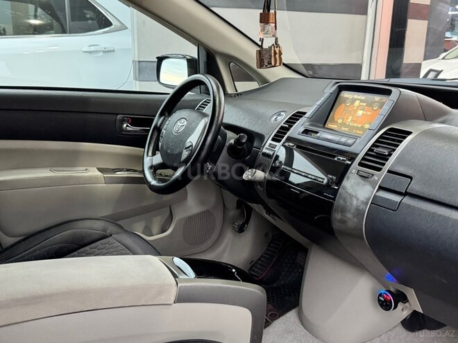 Toyota Prius-13
