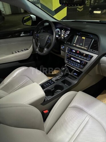 Hyundai Sonata-5