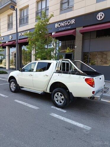 Mitsubishi L200-16