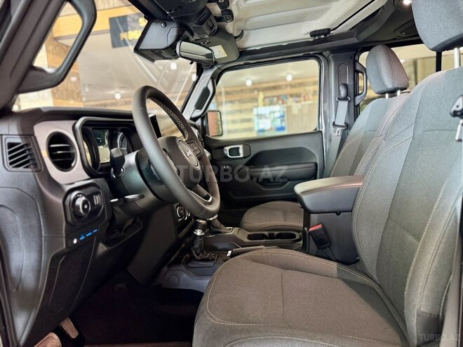 Jeep Wrangler-12