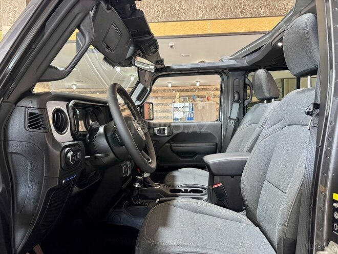 Jeep Wrangler-13