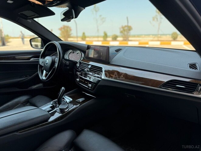 BMW 530e-10