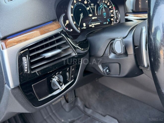 BMW 530e-14