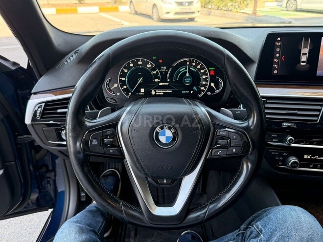 BMW 530e-12