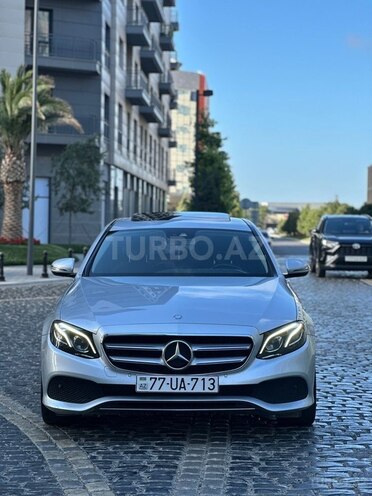 Mercedes E 220 d-1