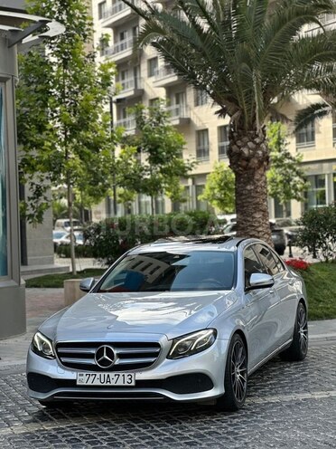 Mercedes E 220 d-3