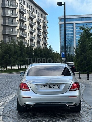 Mercedes E 220 d-11