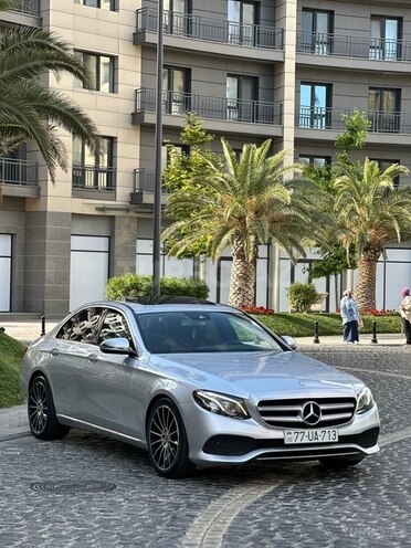 Mercedes E 220 d-4