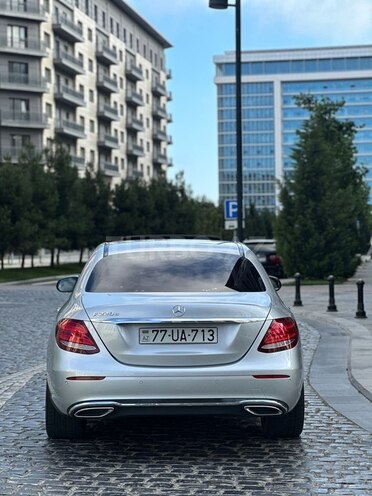Mercedes E 220 d-9
