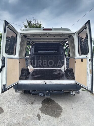 Ford Transit-6