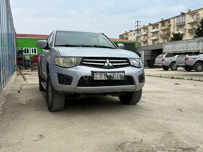 Mitsubishi L200-1