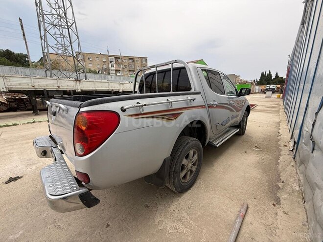 Mitsubishi L200-4