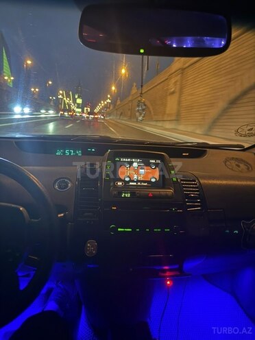 Toyota Prius-12