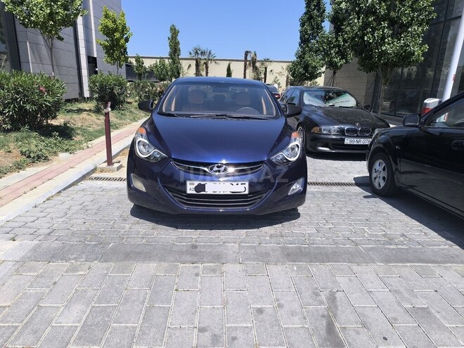 Hyundai Elantra-2